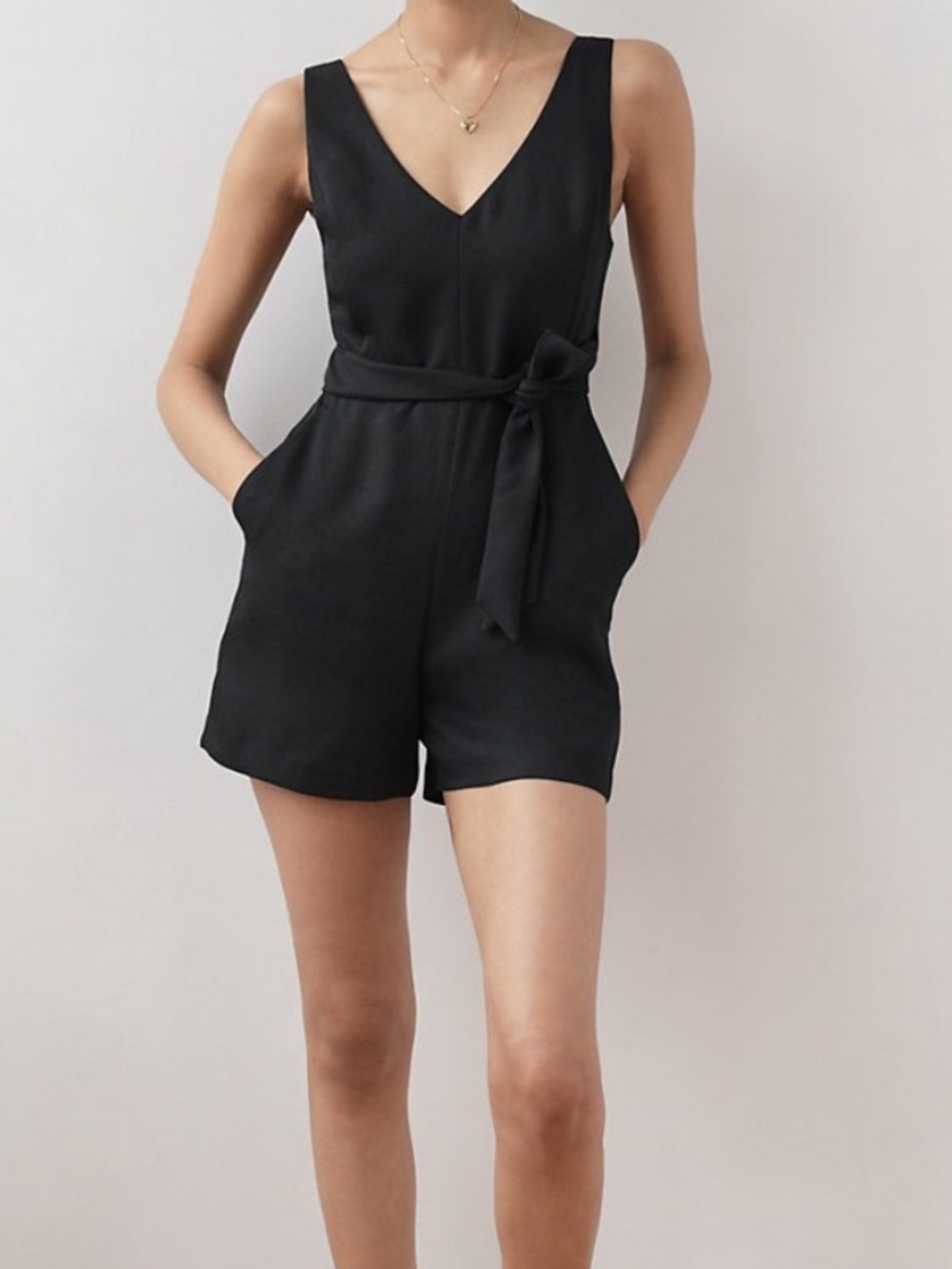 Aritzia Wilfred Ecoulement romper - Picture 3 of 9